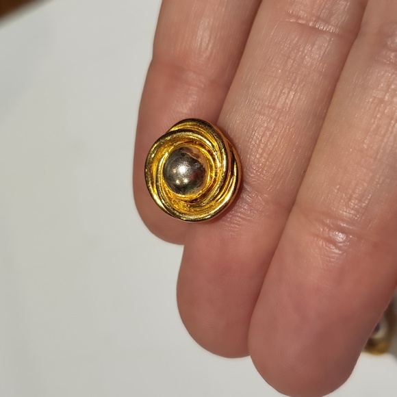 Vintage stud earrings - Picture 3 of 4